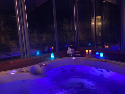Sainte-Genevieve-les-Gasny House | Domaine Spa Perret-Parc 3Ha-À3Mn Giverny-Jardins Monet-Château ArtDéco MasterSuite B&B et-ou Gîte de Charme-Le Vexin-Piscine Chauffée en Été-Aire Enfants-PingPong-Options Dîner-Billard-Massage-Yoga-Coaching-Fitness-Sauna-Hammam-Promo 1HJacuzzi pour 2Nuits