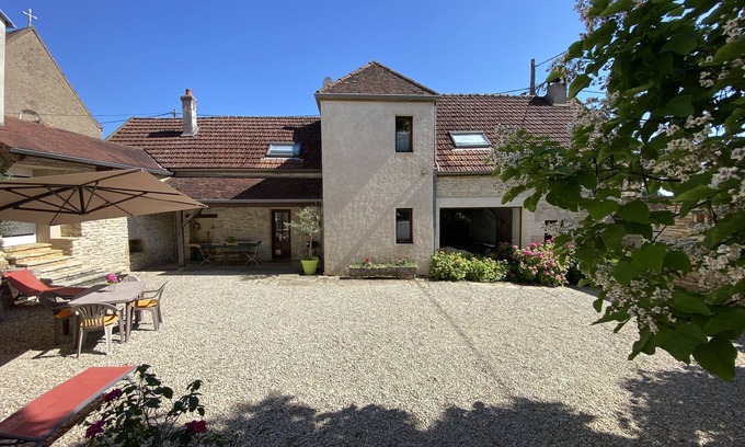 Villaines-les-Prevotes House | Domaine Les Hauts Pres 4/Propriété de Charme au Pied des Vignes