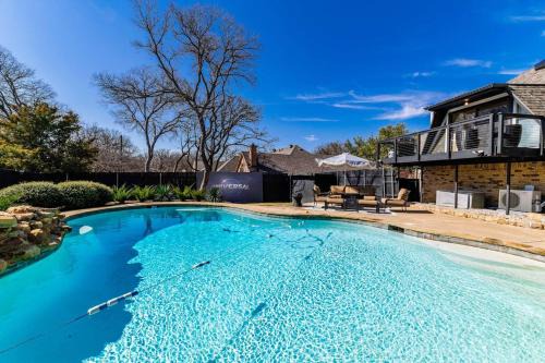 Bedford House | Dome Manor 2 Game Rooms, Hot Tub & Pool!