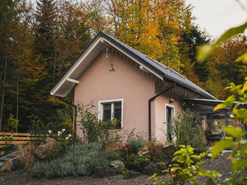 Ustron House | Domek Pierwiosnek Ustroń - cisza, las, balia i totalny relaks - Ucieknij od zgiełku i poczuj spokój natury