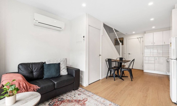 Balaclava Apartment | Domi Rentals - The Carlisle Apartments
