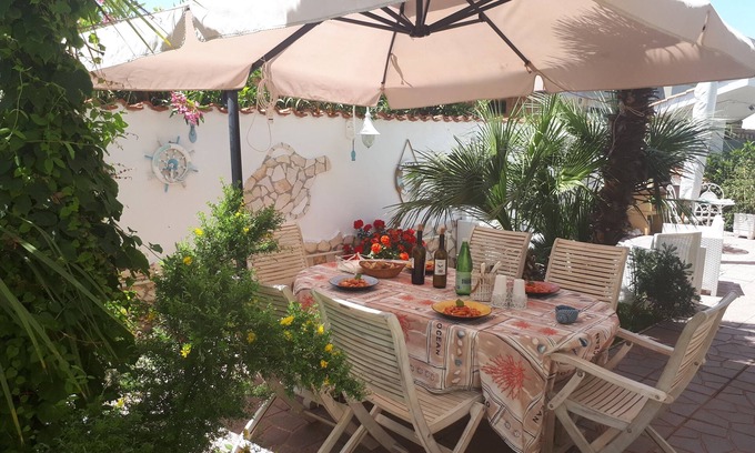 Isola Sacra Apartment | Domus Claudio Garden