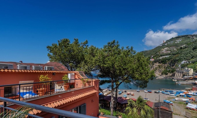 Vico Equense Apartment | Domus Le Postali, Lovely 2 bedroom beach apartment on Sorrento Coast