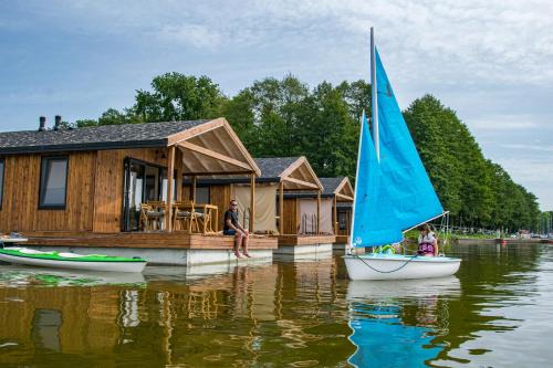 Wegorzewo Boat Rental | Domy na wodzie Sztynort