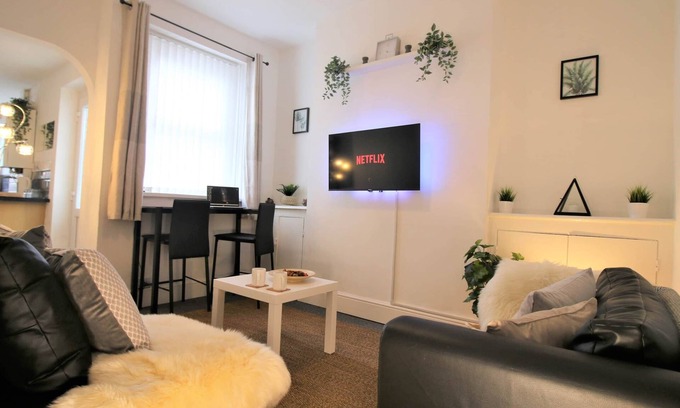 Roath House | Donald Street (4 beds)