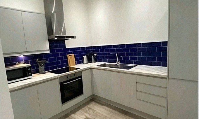 Doncaster Apartment | Doncaster City Centre Deluxe Whole Apartment sleeps 4 D19