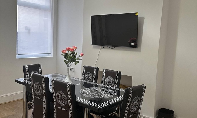 Doncaster House | Doncaster Dream House Retreat