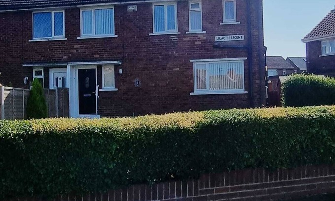 Doncaster House | Doncaster-House-Sleeps8-Parking-Garden