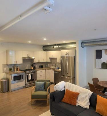 Cultural District Apartment | Donwtown Deluxe Apartment 23