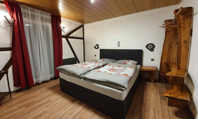Bullau Cottage | Doppelzimmer 6 - Gasthaus Pension Schumbert