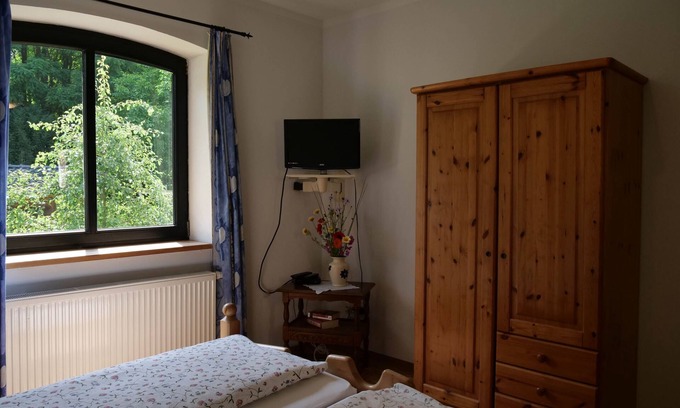 Kuchelmiss Apartment | Doppelzimmer 9 - Pension Nebeltal