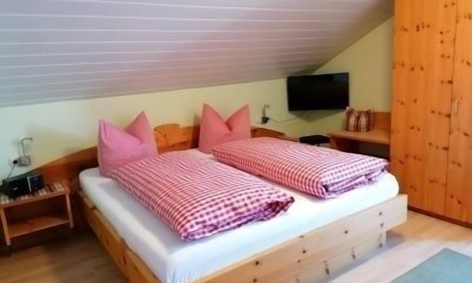 Schraden Apartment | Doppelzimmer für 2 Gäste mit 18m² in Hopferau