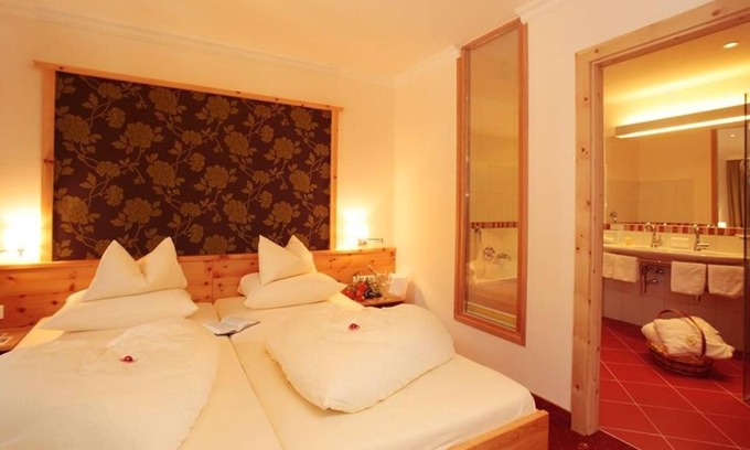Bad Kleinkirchheim House | Doppelzimmer Zirbe 35 - 45 m² Long - Thermenwelt Hotel Pulverer