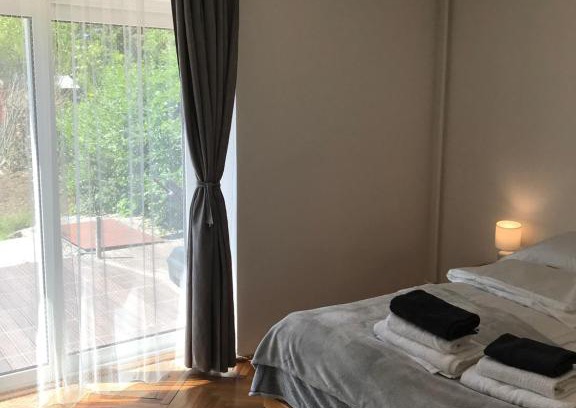 Bukfurdo Apartment | Dóra Apartman
