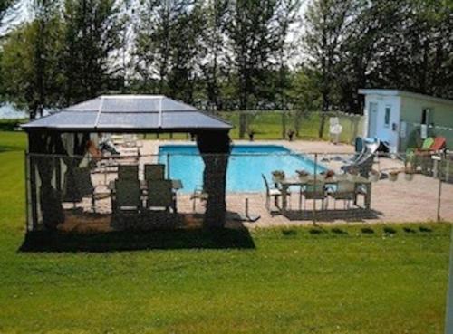 Iroquois Ski Chalet | Doran Bay Resort