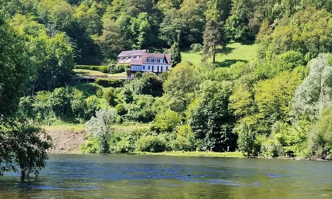 Beaulieu-sur-Dordogne Apartment | Dordogne Panorama “Magnifique”, Heated Pool.