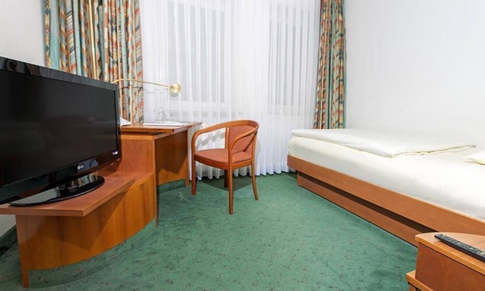 Dresden House | DORMERO Junior Suite, Early Booking 1 - DORMERO Hotel Dresden Airport