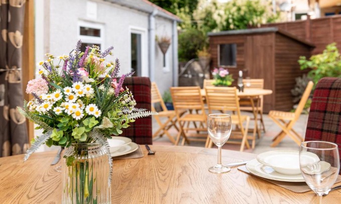 Ballater House | Dormie Cottage, lovely bright and spacious bungalow with wood fire