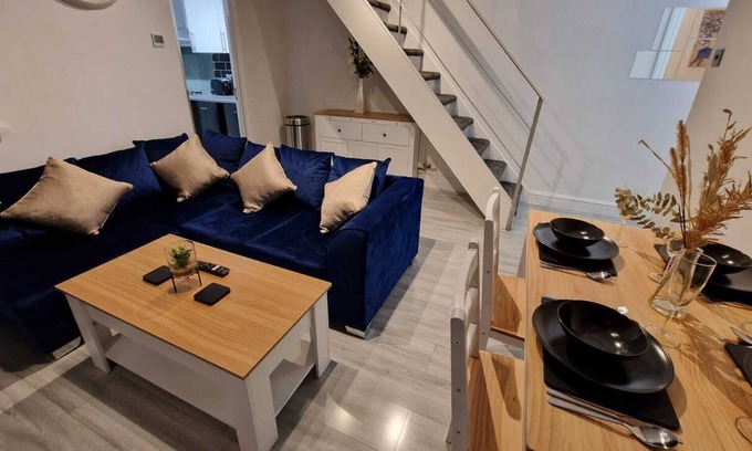 Plasnewydd House | Double Bedroom - Close to Cardiff City Centre