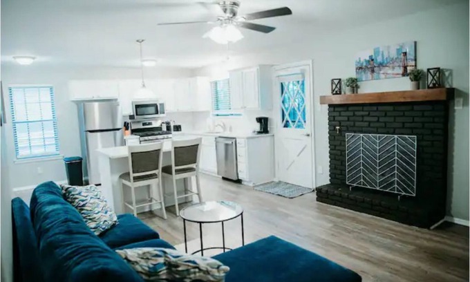 Jacksonville House | Double Diamond Rentals - Modern Home For Travelers