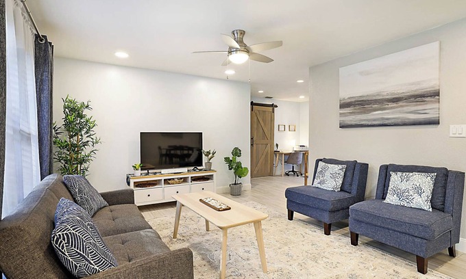 Hunt Club House | Double Diamond Rentals - Main House- Serene Sunset Oasis