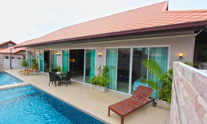 Na Kluea Villa | Double Pool 6 Bedroom Villa B57-58