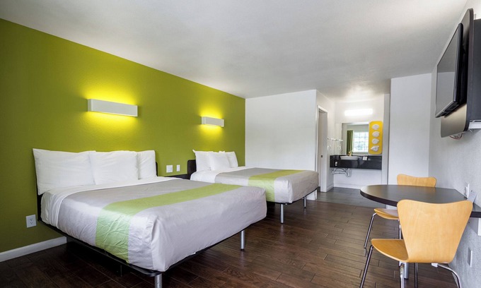 Munras Avenue Hotel | Double Queen near Downtown Monterey