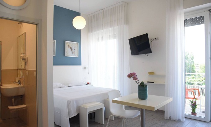 Igea Marina Apartment | Double room with kitchenette and 2 balconies