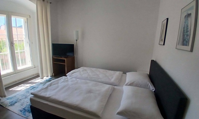 Gars am Kamp Apartment | Double room (40 sqm) with living room/bedroom and adjoining garden area