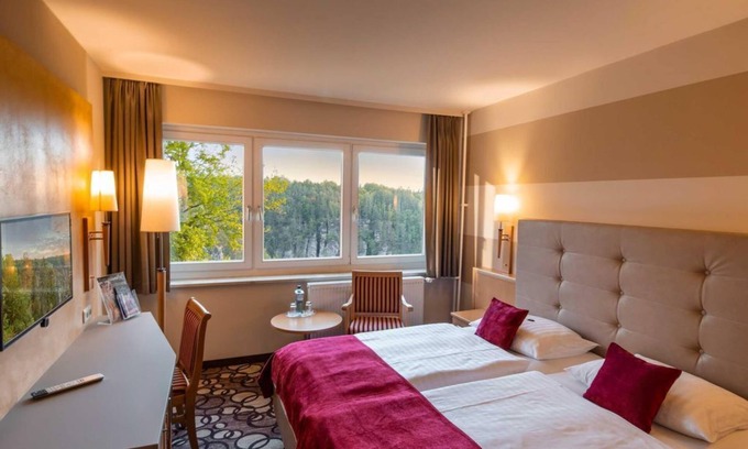 Bastei House | Double room, bath, toilet, rock view - Berghotel Bastei