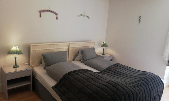 Darligen House | Double room, bathroom & parking by Interlaken