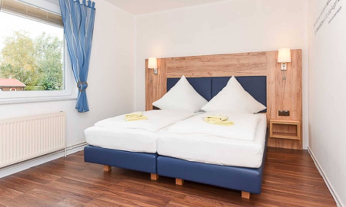 Altharlingersiel House | Double room D - Huus an't Deep in Altharlingersiel