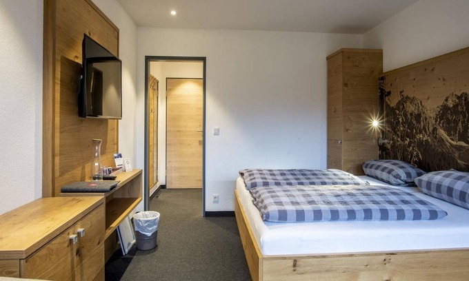 Riezlern Apartment | Double room/shower/toilet/south-facing balcony (arnica) - Boersch guest house - Jochum family