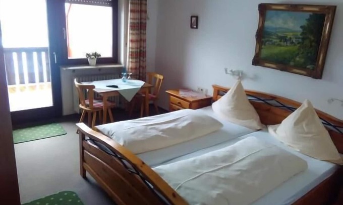 Breitnau Apartment | Double room with balcony, shower and WC