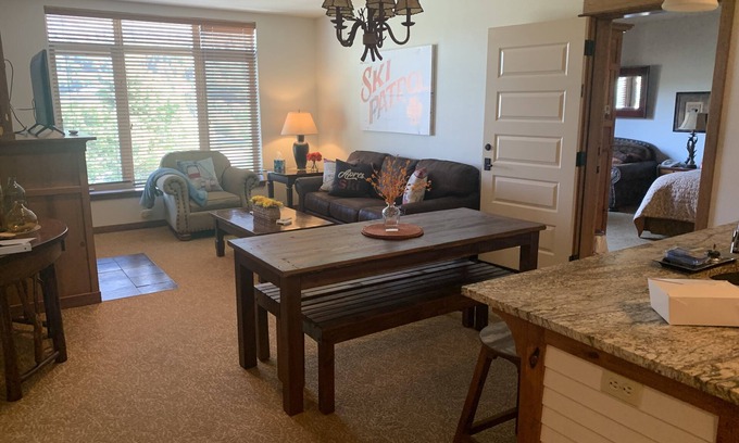Kellogg Condo | Double Suite, Hillside View