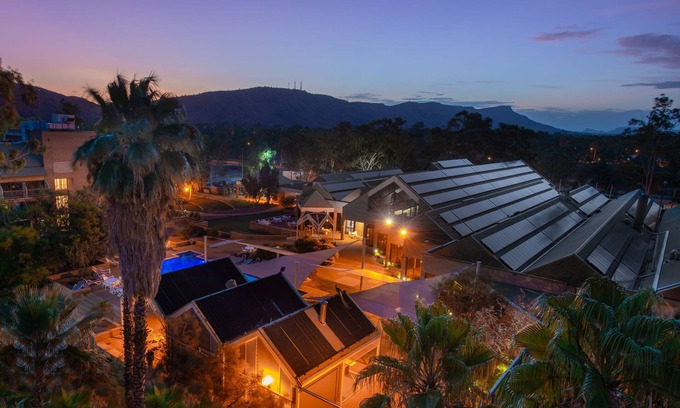 Desert Springs Hotel | DoubleTree by Hilton Alice Springs