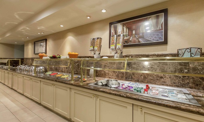 Downtown Wilmington Hotel | DoubleTree by Hilton Downtown Wilmington - Legal District