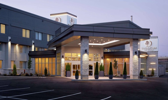 Dorval Hotel | DoubleTree by Hilton Montreal Airport