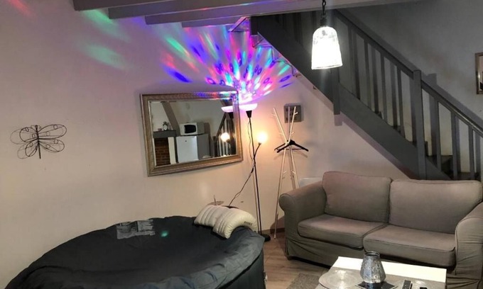 Saint-Pierre-des-Fleurs House | Dovecote with private Jacuzzi