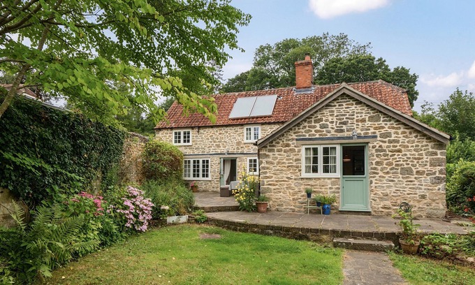 Zeals Cottage | Dovehayes Cottage - sleeps 4 guests in 2 bedrooms