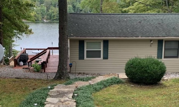 Ozark House | Down Time on Lake of Egypt! Fishing, boating, wineries, hiking, relaxing!