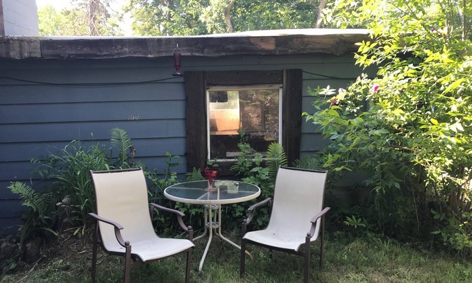 Bancroft Cottage | Down town hidden cottage
