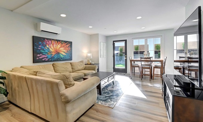 Market House | Downtown 2-Bedroom Suite Near Kirkland Marina & Bellevue