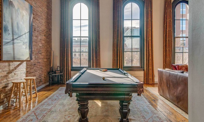 Downtown Nashville Apartment | Downtown 2nd Avenue Nashville 2 Bedroom Loft w/Kitchen, Living Room, & Pool Table - Unit 8
