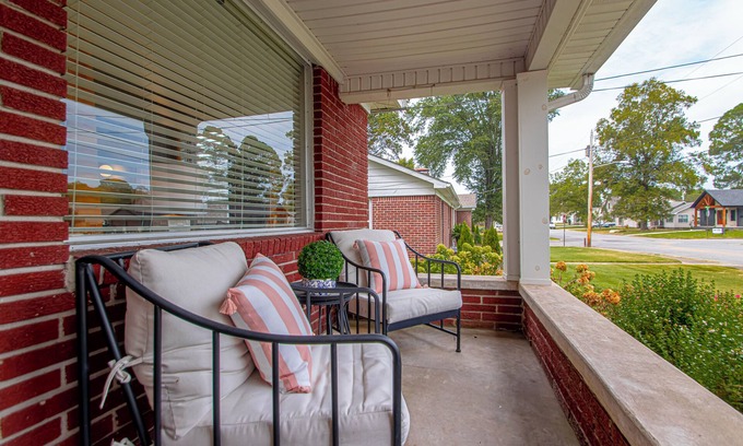 Benton House | Downtown Benton Bungalow: walk to dining + shops, one minute to interstate.