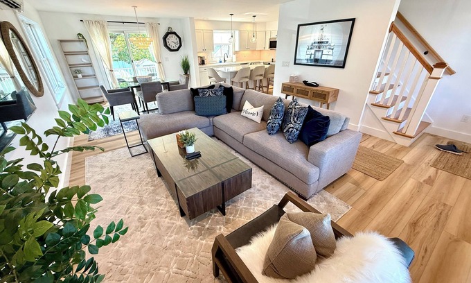 Vineyard Haven House | Downtown brand new construction 3 bed & 3 bath