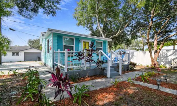 New Port Richey House | Downtown Bungalow 1/2 block off Main St