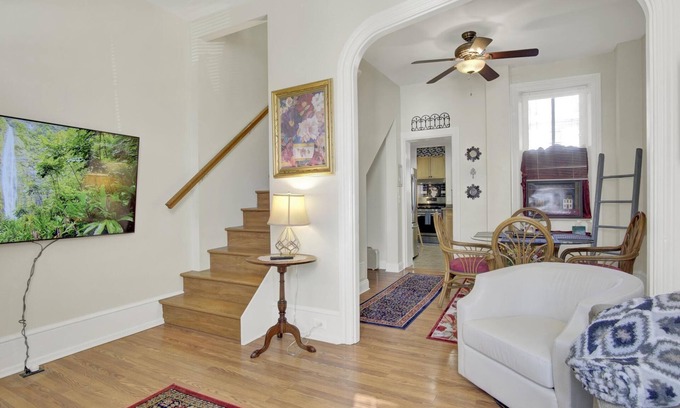 Carlisle House | Downtown Carlisle Townhouse