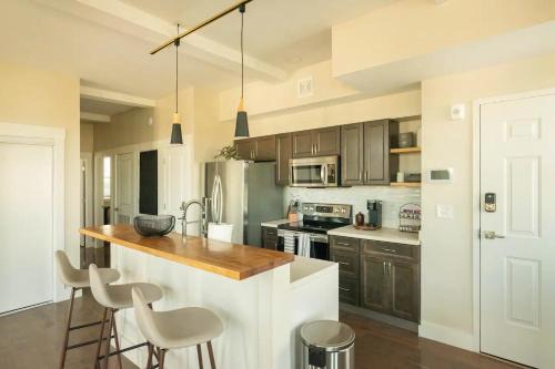 Old West Broad Neighborhood Apartment | Downtown, contemporary, 2 bedroom, Roof Terrace! 3B