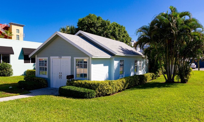 Pineapple Grove Arts District House | Downtown Delray Beach Vintage Cottage